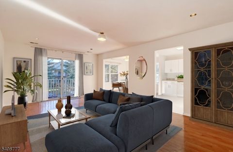 2 Katie Ct East Hanover Twp. NJ 07936