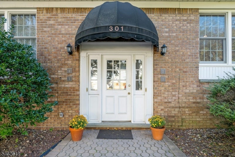 301 Claremont Ave 3