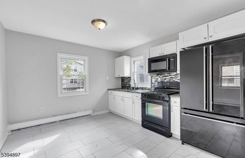 Photo of 233 Pine St, Elizabeth, NJ 07206 (MLS # 3995750)