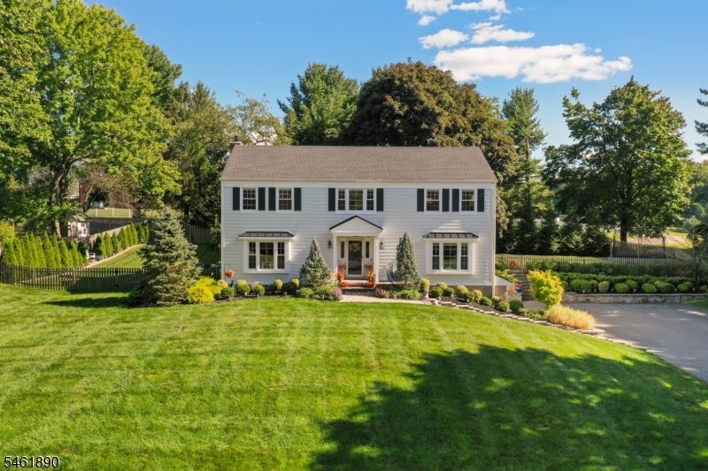 13 Larch Dr