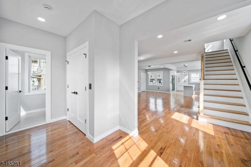 1123 Thompson Ave