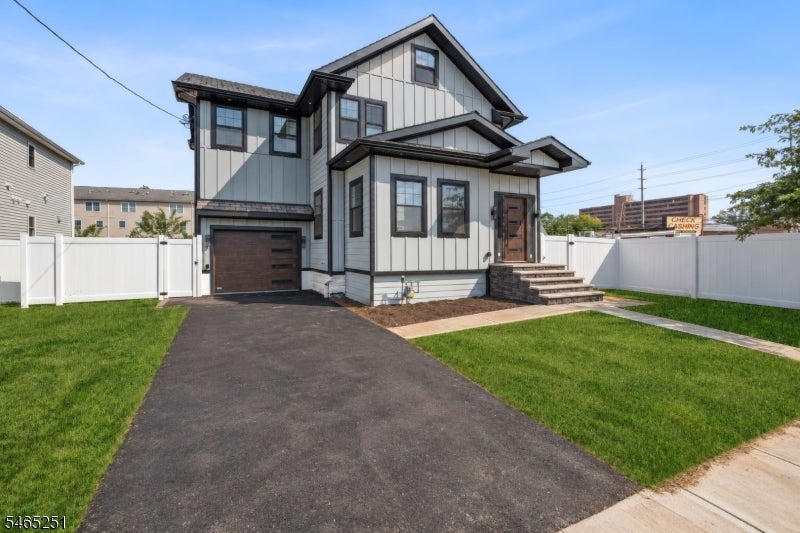 1123 Thompson Ave