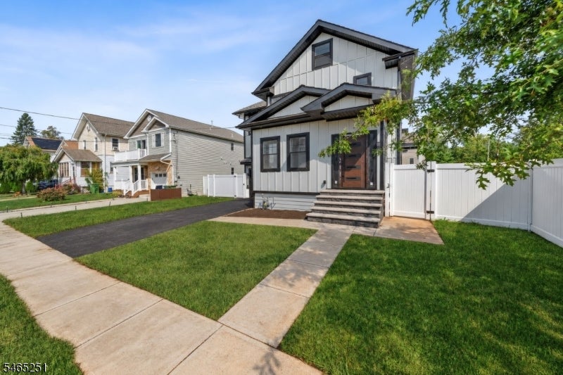 1123 Thompson Ave