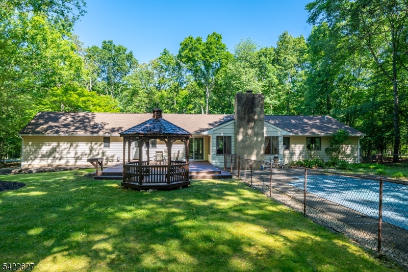 207 Deerlea Ln
