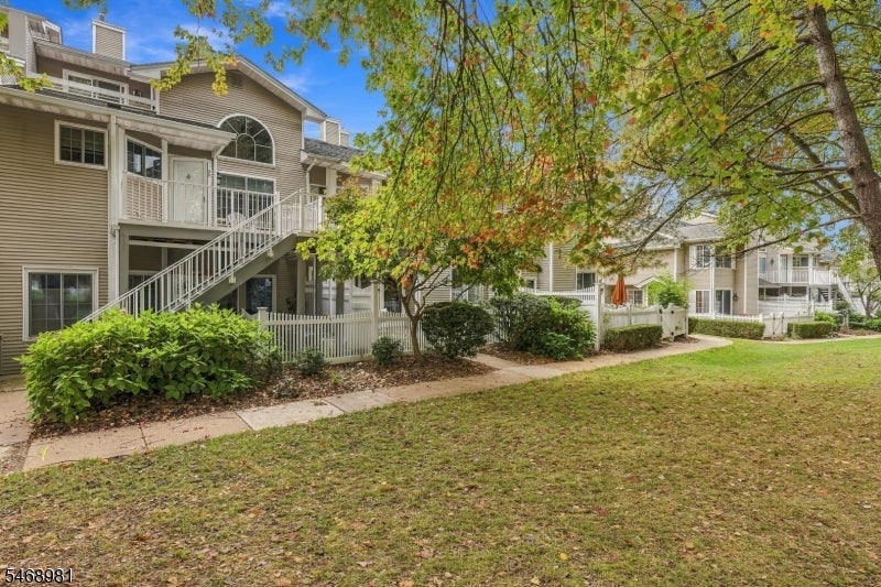27 Crestmont Rd
