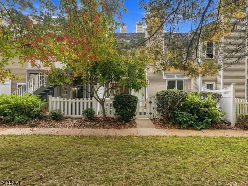 27 Crestmont Rd