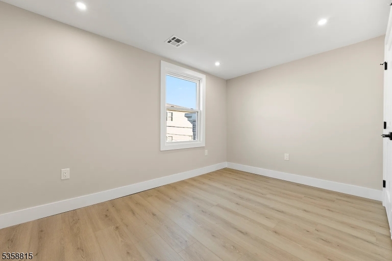 136 Elm St