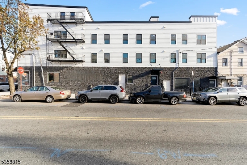 136 Elm St