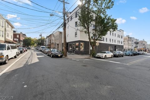 136 Elm St Newark City NJ 07105