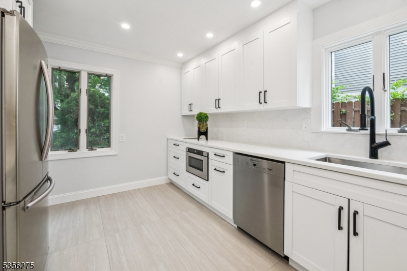 16 Elmwood Dr