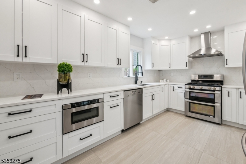 16 Elmwood Dr