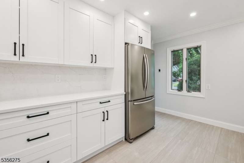 16 Elmwood Dr
