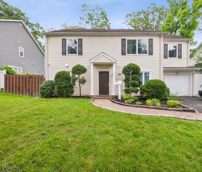 16 Elmwood Dr