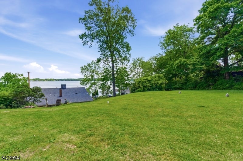 77 Lower North Shore Rd