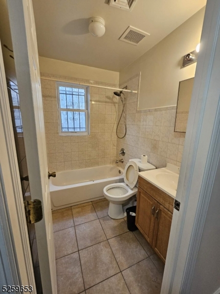 1042 Bergen St 2R