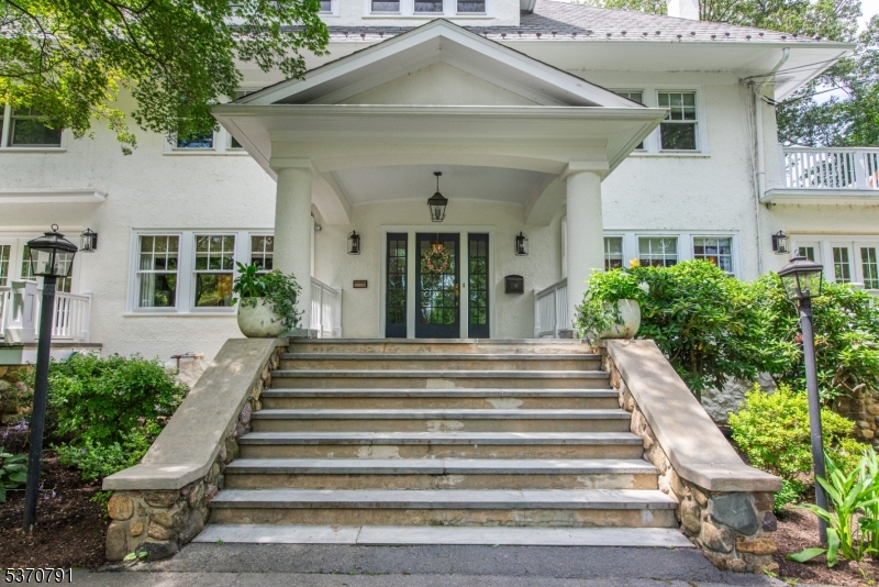 297 Morris Ave