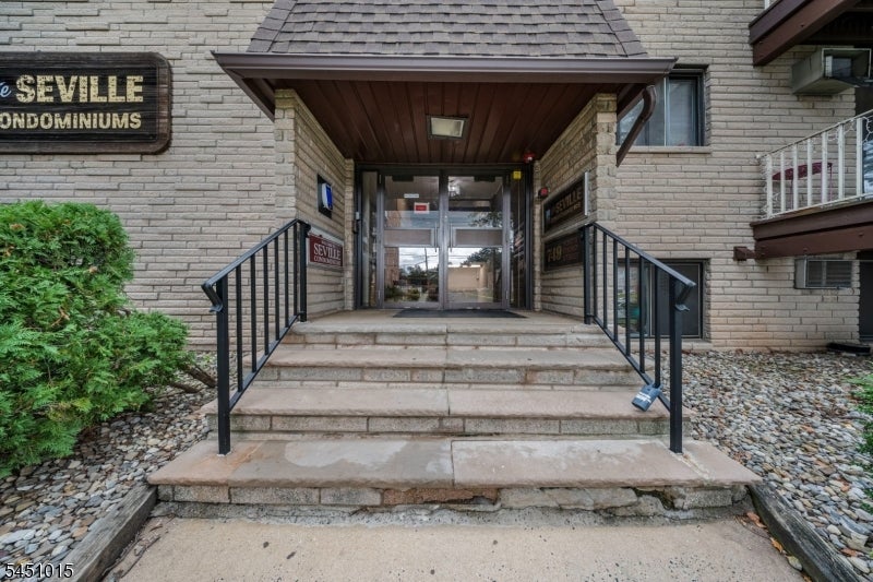 747-757 N Broad St 105