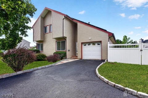 Photo for 210 Oak Tree Ave