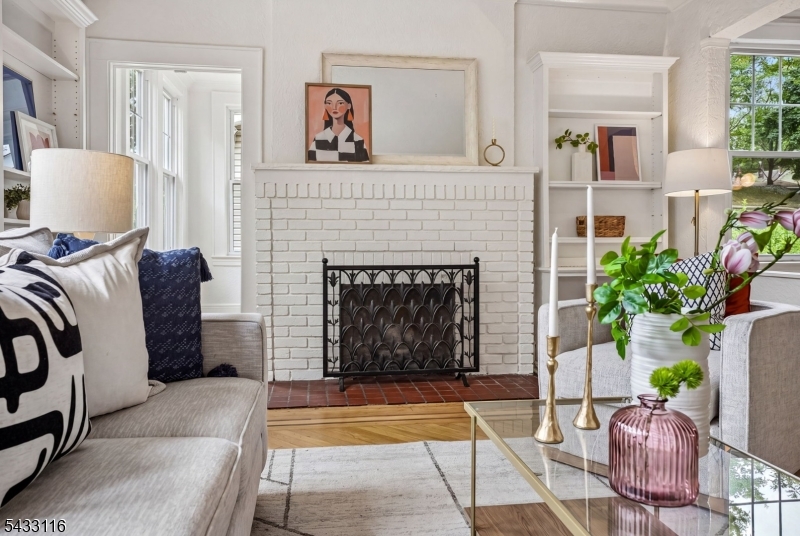 108 Oakview Ave