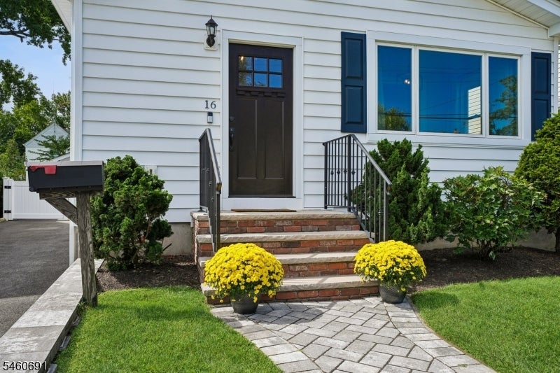16 Remer Ave