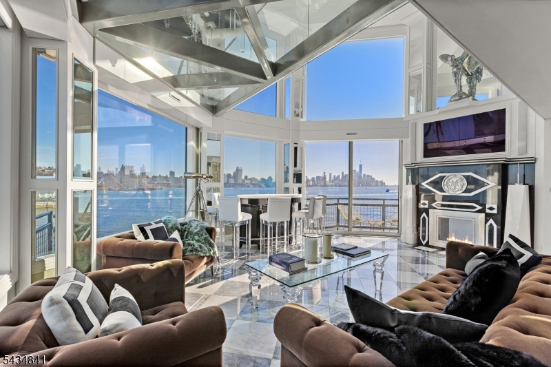 600 Harbor 1079