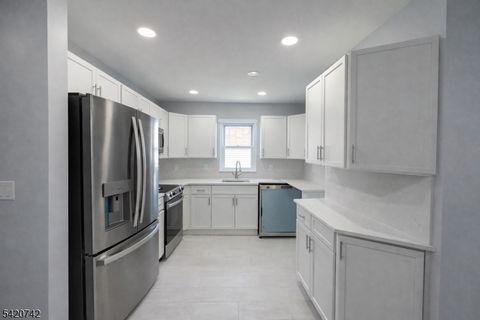 95 19th Ave 1, 2 Newark City NJ 07103