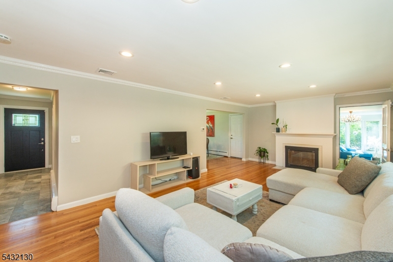 77 Hanover Rd