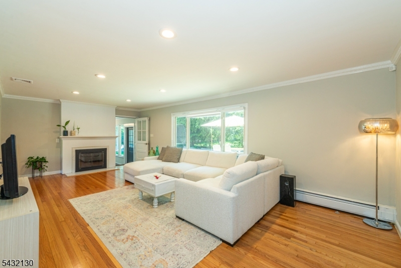 77 Hanover Rd