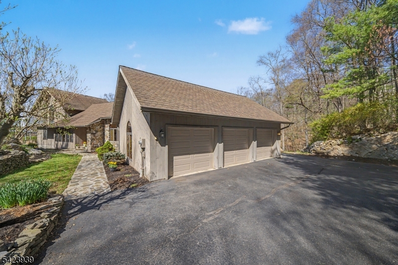76 Mountain Spring Dr