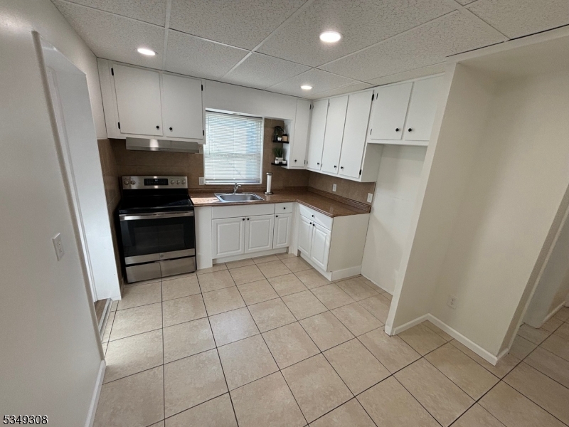 566 Valley Rd APT 2