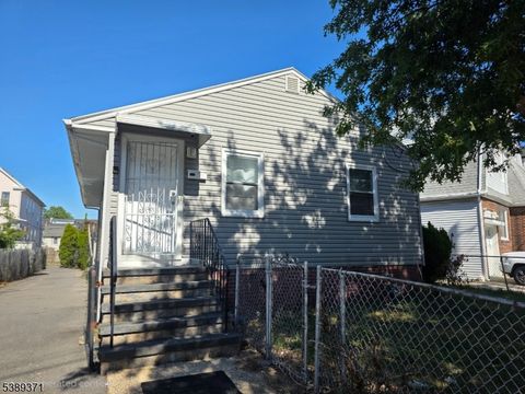 Photo of 807 Canton St, Elizabeth, NJ 07202 (MLS # 3991362)