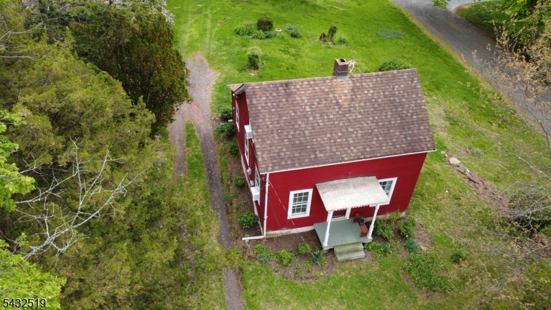3225 Valley Rd