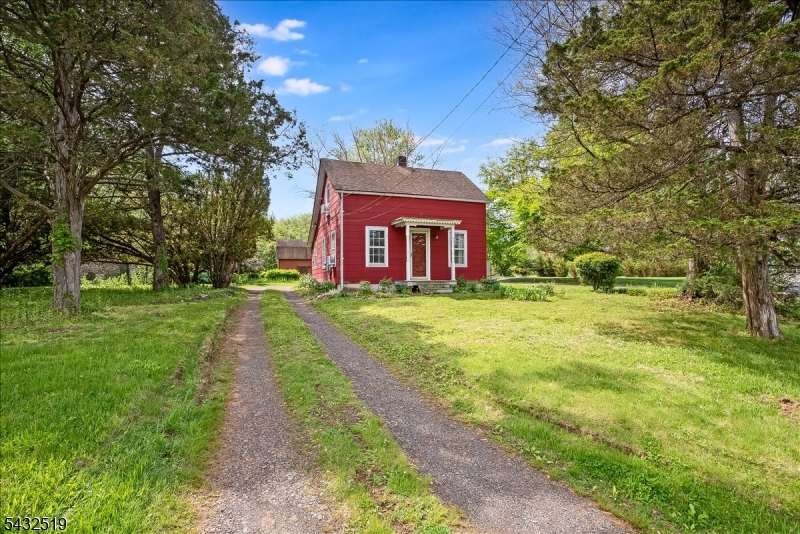 3225 Valley Rd
