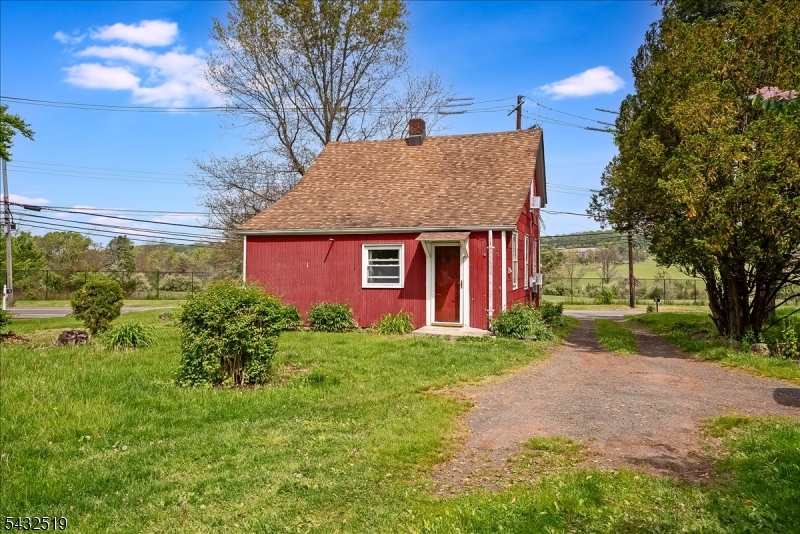 3225 Valley Rd