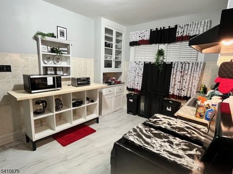 40 Harding Ter Newark City NJ 07112