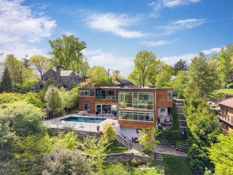 588 Longview Rd