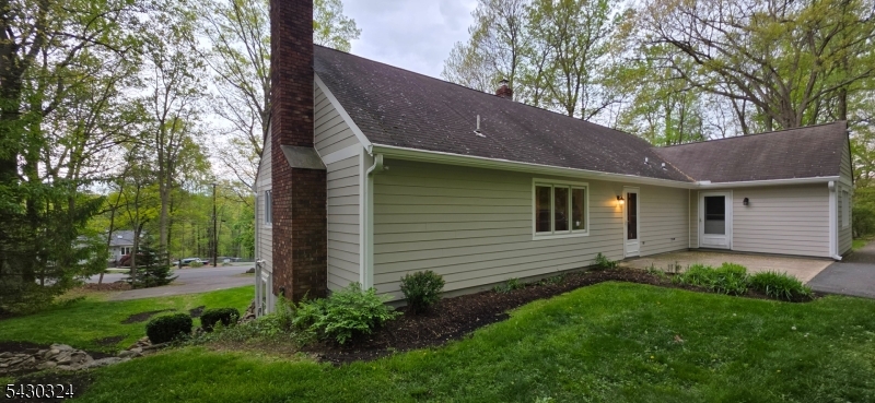 90 Russling Rd