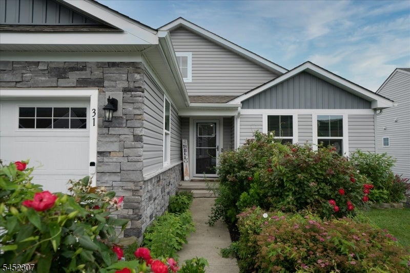 31 Lam Dr