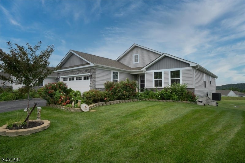 31 Lam Dr