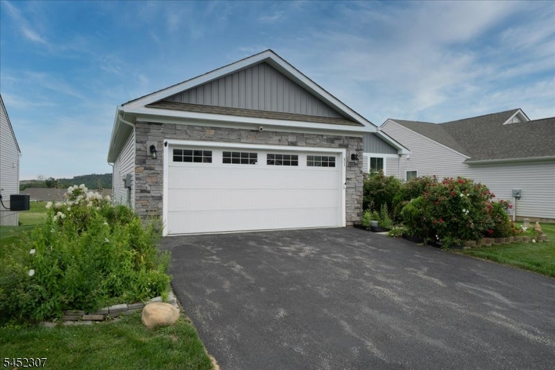 31 Lam Dr