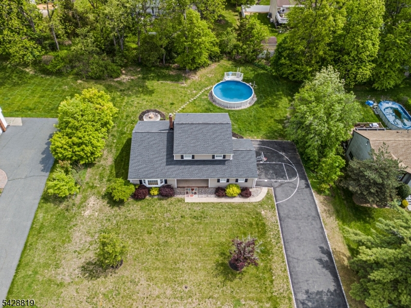 11 Manchester Dr