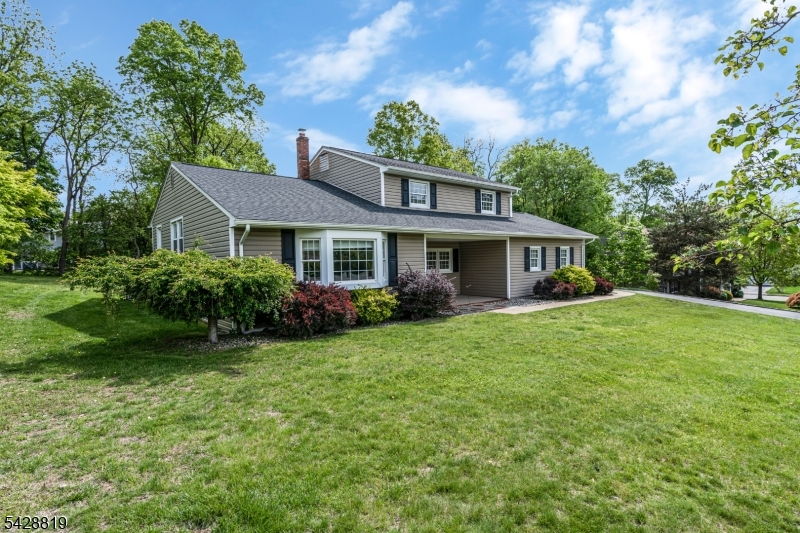 11 Manchester Dr