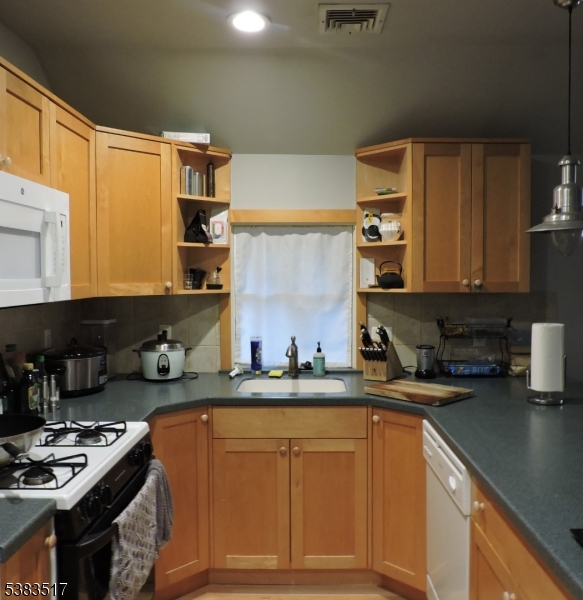 213 Holmes St 2