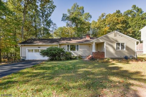 Photo of 109 Edgewood Dr, Bridgewater, NJ 08807 (MLS # 3994091)