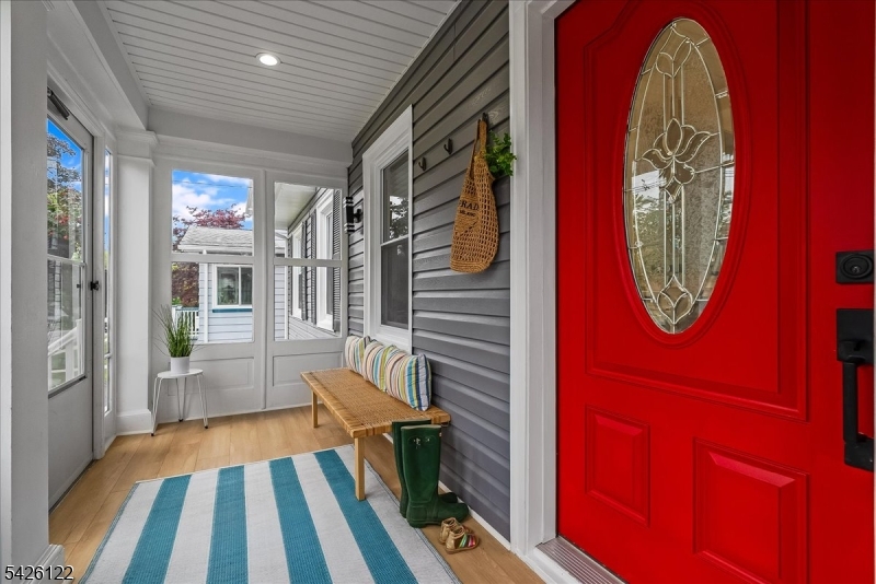 52 Hawthorne Ave