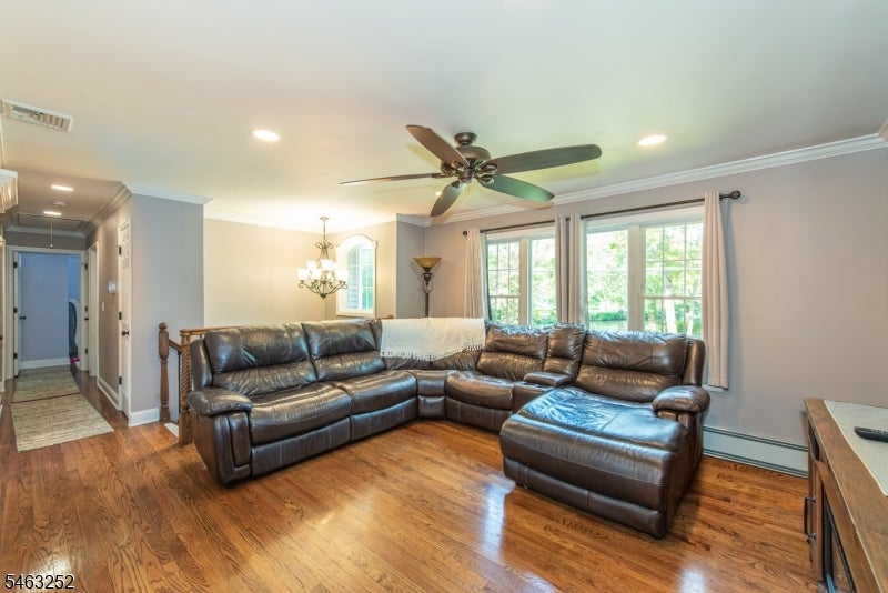 33 Lakeside Ave