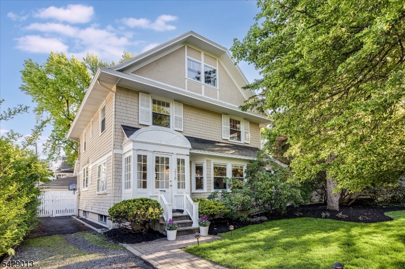 218 Inwood Ave