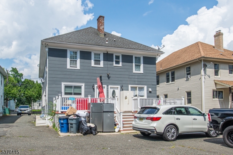 18 Hillairy Ave