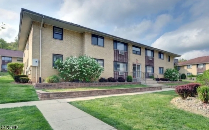 401 Highway 22 ,Bldg44,U4 4