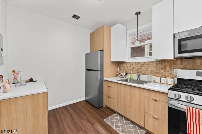 223 Devon St 2